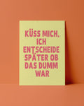 POSTKARTE - KÜSS MICH, ICH ENTSCHEIDE SPÄTER
